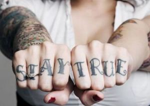 Finger Tattoo - Message with attitude (Creuna)